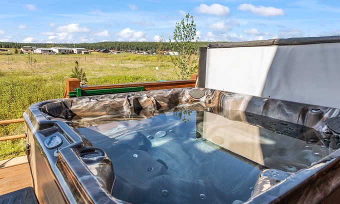 Baderville Cabin | Mountains VIEWS Dog Friendly, Spa, Game Room, Fire Pit, Playground, Grill,