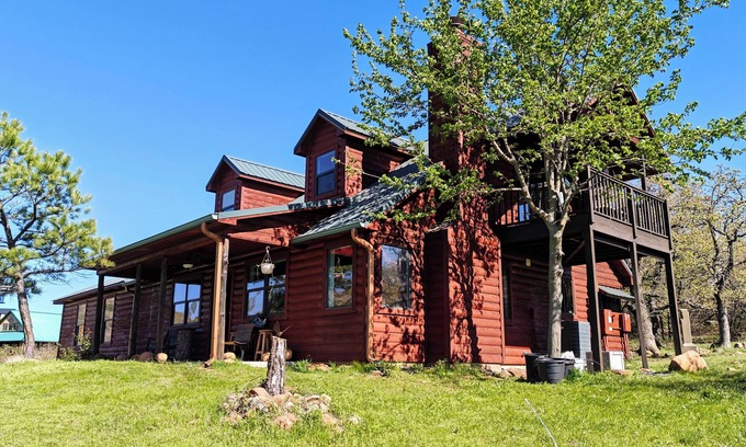 Medicine Park Cabin | Mountainside cabin in Medicine Park-stunning views-borders Ft. Sill-Sleeps 16