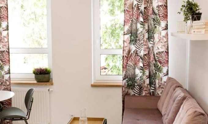 Psie Pole Apartment | Moveen! Jungle Themed Condo With Netflix