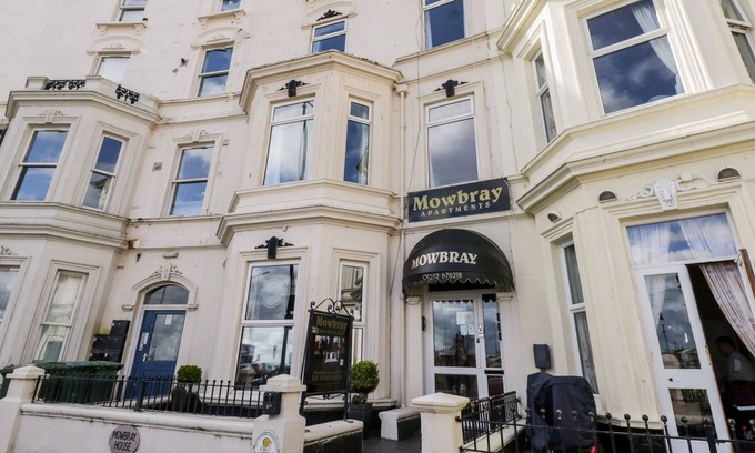 Bridlington Old Town Apartment | MOWBRAY 5, pet friendly, country holiday cottage in Bridlington