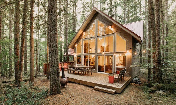 Warnick House | Mt. Baker Lodging Cabin 40 - Sleeps 8!