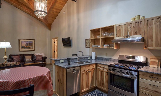Joseph Condo | Mt. Joseph Lodge in Downtown Joseph: Unit #5