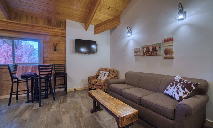 Joseph Condo | Mt. Joseph Lodge in Downtown Joseph: Unit #6