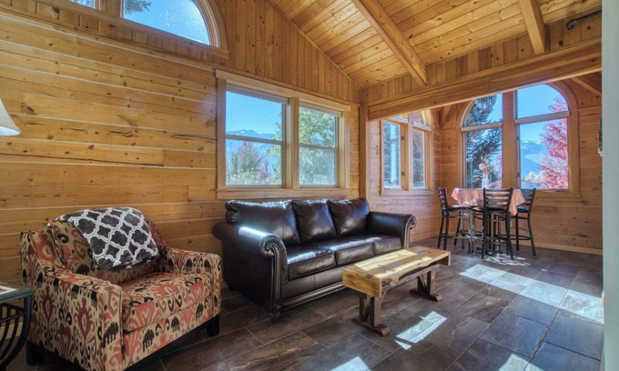 Joseph Condo | Mt. Joseph Lodge in Downtown Joseph: Unit #7