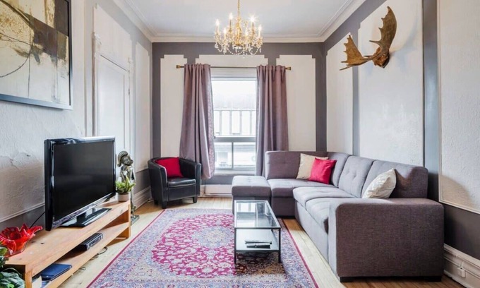 Plateau Mont Royal Apartment | MTLVR #02 | Urban Oasis, foosball, A/C, sleeps 6