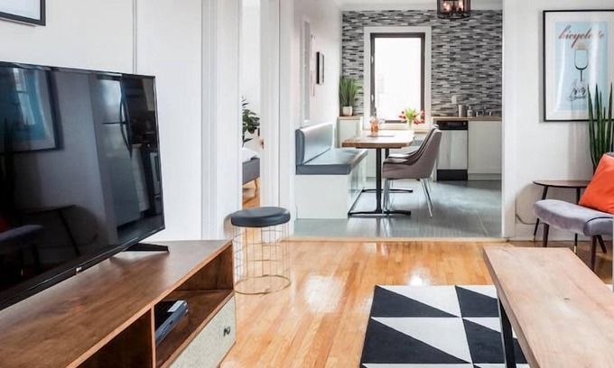 Plateau Mont Royal Apartment | MTLVR #04 | Cozy Plateau pad, A/C, sleeps 6, patio