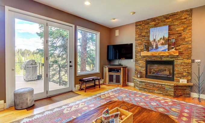 Warrior's Mark House | Mtn-View Breck Home w/Hot Tub ~ 1 Mi to Ski Lift!