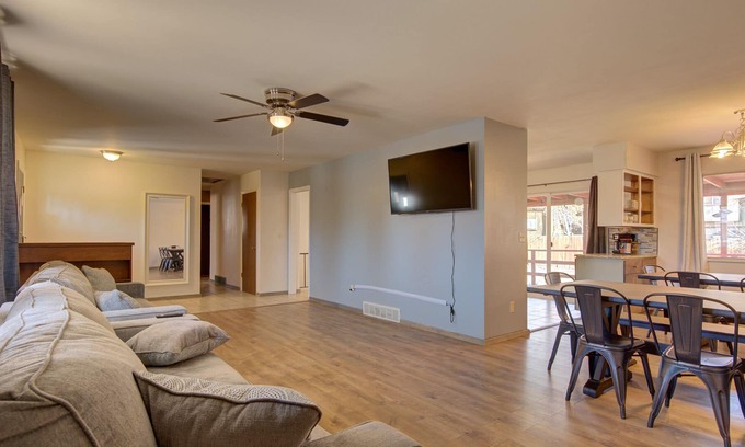 Rustic Hills House | MTN Views King Beds, by Park, close to Downtown