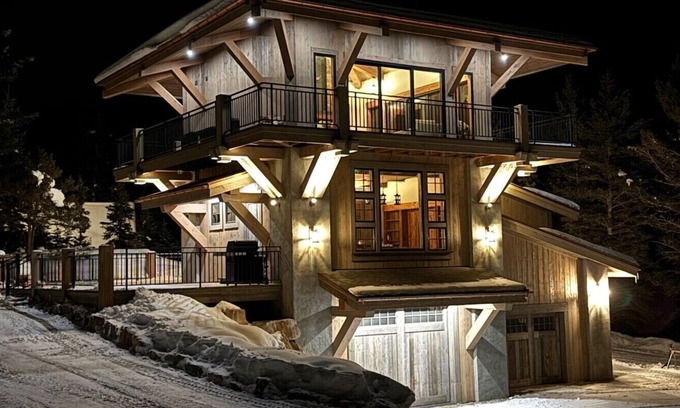 Gallatin Gateway Apartment | MTNLUX One of a Kind Fire Tower in Big Sky with hot tub & fitness/game room.