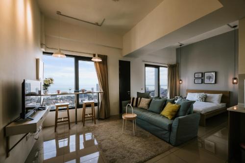 Downtown George Town Apartment | MUJI Studio 2 - Seaview at 218 Tropicana Near Komtar Food Heaven with Netflix & TV Box