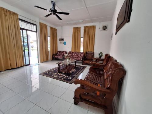 Kampung Keladi House | Mukhriz 2 Homestay