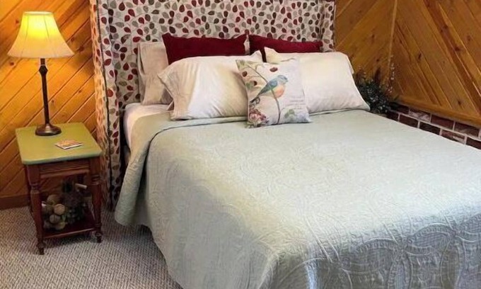 Nauvoo Apartment | Mulholland Garden Apartment