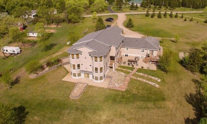Clitherall Township House | Multi-Family! 150 yds to Sandy Swim Beach! 4 Master Suites. Sleep up to 27!