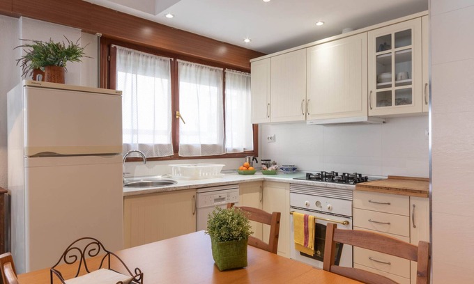 Mundaka Condo | MUNDAKA HOME E-BI 260, With Good Access, Kitchen/Lounge/2Hab. WIFI, PARKING.