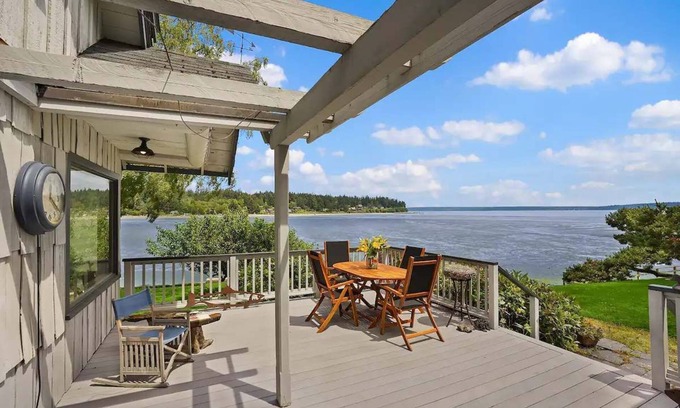 Rollingbay House | Murden Cove Waterfront Retreat: 3BR Oasis & Kayaks