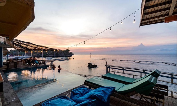 Mushroom Bay Hotel | Mushroom Beach Bungalows