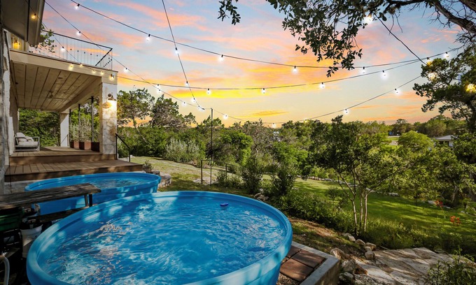 Oak Shores On Lake Austin House | Music Festival - Hiking - Scenic - Pools - Lake - Sleeps 16