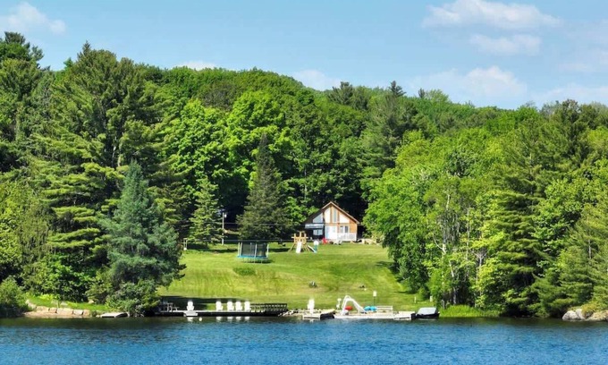 Muskoka Lakes Ski Chalet | Muskoka Lakefront 3-bdrm Chalet #90