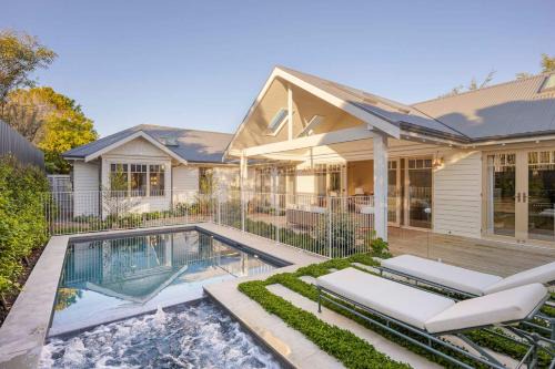 Mount Martha House | Muskoka Luxe Retreat with Pool Spa & Fire Pit