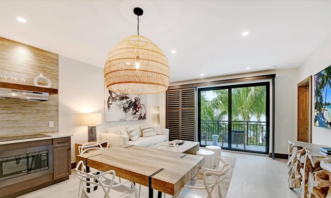 Holmes Beach Resort | MUST...BUILD...SANDCASTLES!...... Tons of room in these 2 bedroom suites at Bali Hai