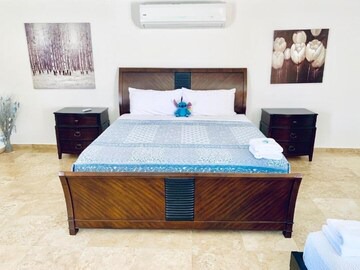 Manati Hotel | MwPi 204 Honeymoon Suite with Jacuzzi / Manati World Point Inn