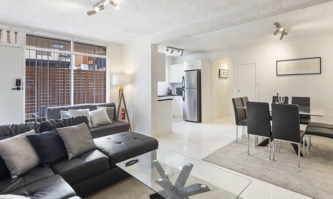 Glenelg South Apartment | My Captain | 3BDR, Luxury, Beach, WiFi & Airport