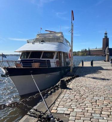 Gamla Stan Boat Rental | MY Etera