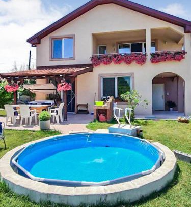 Petrovec Apartment | My Parents Guest House