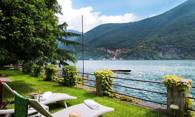 Laglio Villa | My Rental Homes - Villa Traversi with pool, jacuzzi, garden and view of the Lake