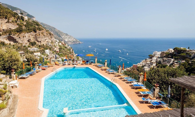 Positano House | My Rental Homes - Casa Dorothea 1 with shared pool, terrace, garden and sea view