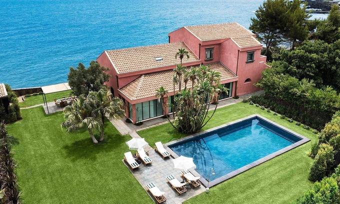 Pozzillo Villa | My Rental Homes - Villa Pozzillo with swimming pool and private sea access