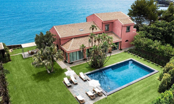 Pozzillo Villa | My Rental Homes - Villa Pozzillo with swimming pool and private sea access