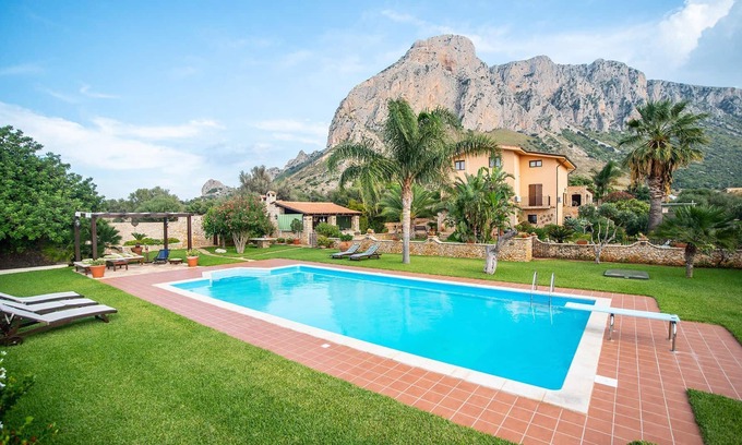 Cinisi Villa | My Rental Homes - Villa Trinacria with swimming pool and outdoor kitchen with BBQ
