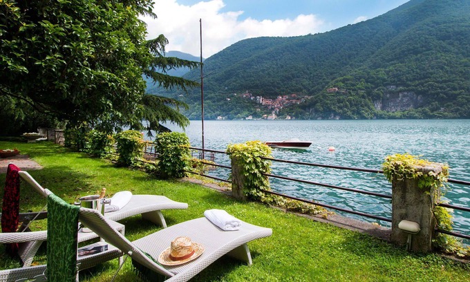 Laglio Villa | My Rental Homes - Villa Traversi with pool, jacuzzi, garden and view of the Lake