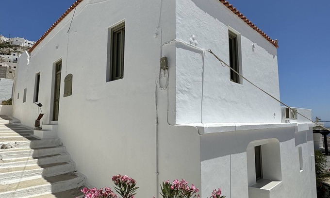 Serifos Apartment | My Secret Mojo 2 – Stylish Serifos Home with Balcony & En-Suite Comfort