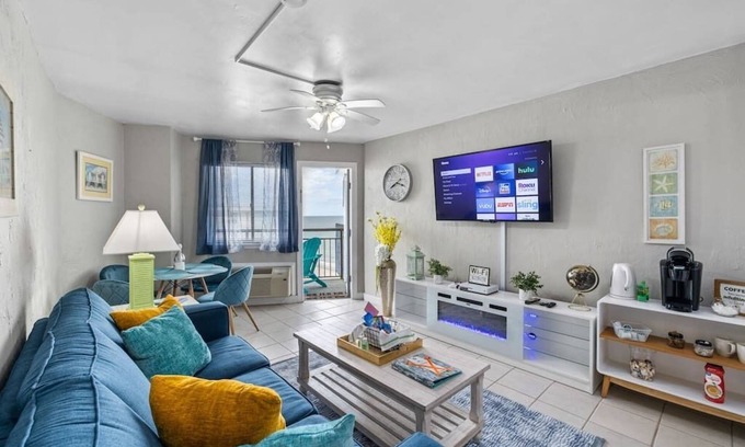 Myrtle Beach Condo | MYRTLE BEACH OCEANFRONT KING WITH GREAT AMENITIES!