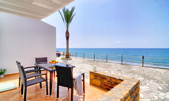 Myrtos Apartment | Myrtos Mare Suites - Seafront Studio