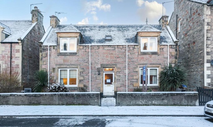 Inverness City Centre House | mySTAYINN Strathblane 7 Bedroom Full House - Inverness