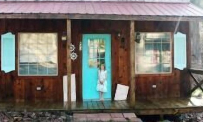 Canton Cabin | Mystic Cove Cabin with one queen bed