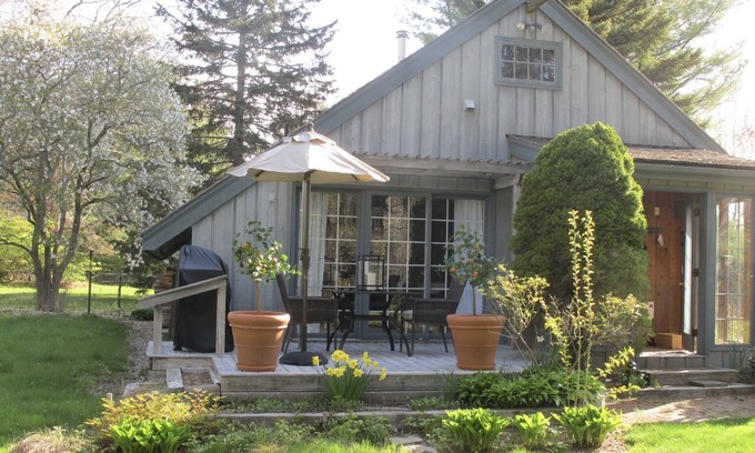 Mystic - New London Cottage | Mystic & Historic Stonington, Chic Guest Cottage Great location, quiet & private