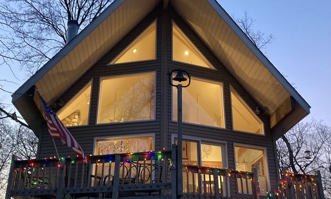 Lakeside House | Mystic Treefort- A Spacious Home inside the gates of Lakeside Ohio