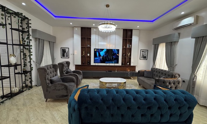 Lekki Phase 1 Apartment | n3bd waterfront, Rooftops Apartment on Admiralty Lekki-ikoyi w/Pool&Gym