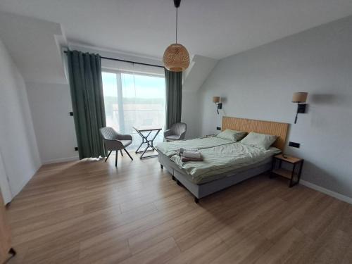 Ryn Resort | Nad Zatoką pokoje z widokiem na jezioro