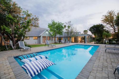 Madibeng Cabin | Naledi@53 Private Game Farm