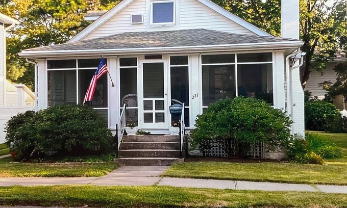 Rehoboth Beach Cottage | Nana's Cottage - Charming 1930's 2 BD. Walk to the beach!