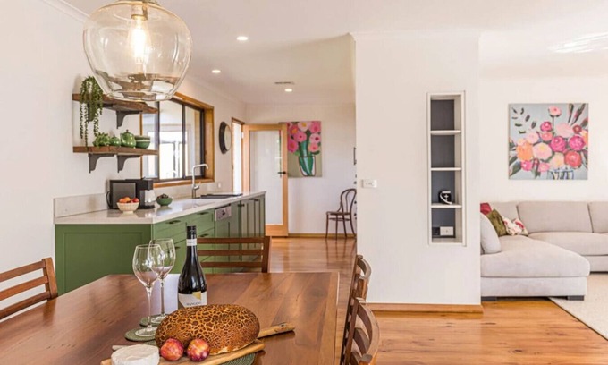 Trentham House | Nancy’s of Trentham | Stylish 3BR Walk to Town