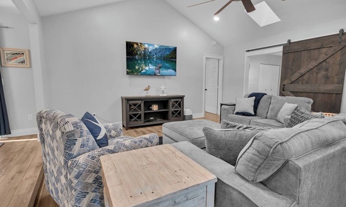 Willoughby Acres House | Naples Beautiful 4 BR Home w/Screened Lanai - Near Beaches, Clean & Comfortable