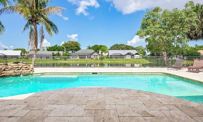Pine Woods House | Naples Lake House, Views! 5bd, Privacy