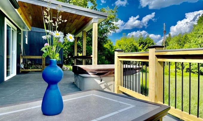 Naples House | Naples Mountaintop Retreat with King Beds and Pond View