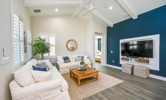 Naples House | Naples Retreat with Community Perks 6 Mi to Beach!